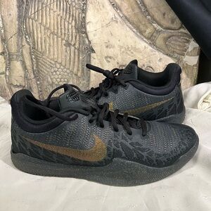 Men’s Sz8.5 Nike Kobe Mamba Rage Black Gold Basketball Shoes Sneakers 908972-069